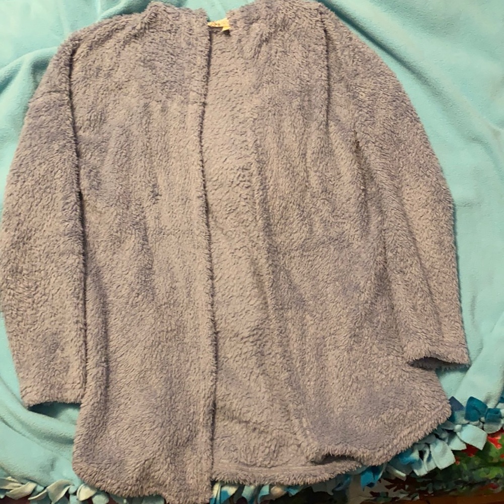 Fluffy jacket with no zipper, size medium